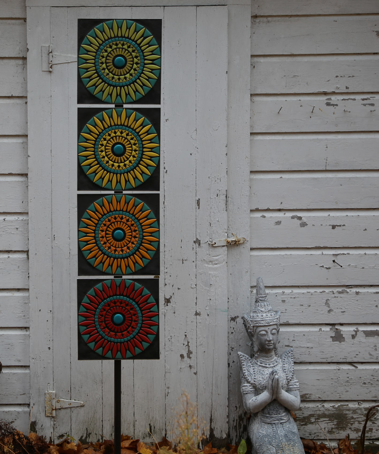 PERUVIAN SUNS - OUTDOOR GARDEN MOSAIC